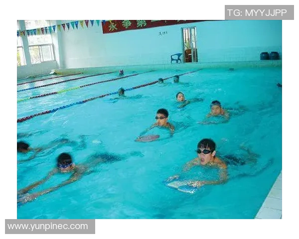 掌握基础游泳技巧提升水中自信与体能训练全面指南