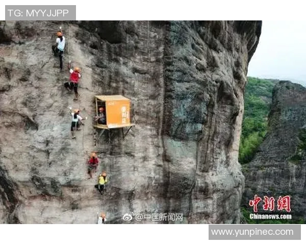 西安攀岩队区域防守策略解析与攀岩热点探讨